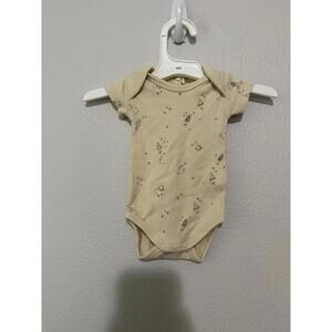Quincy Mae bodysuit size newborn EUC